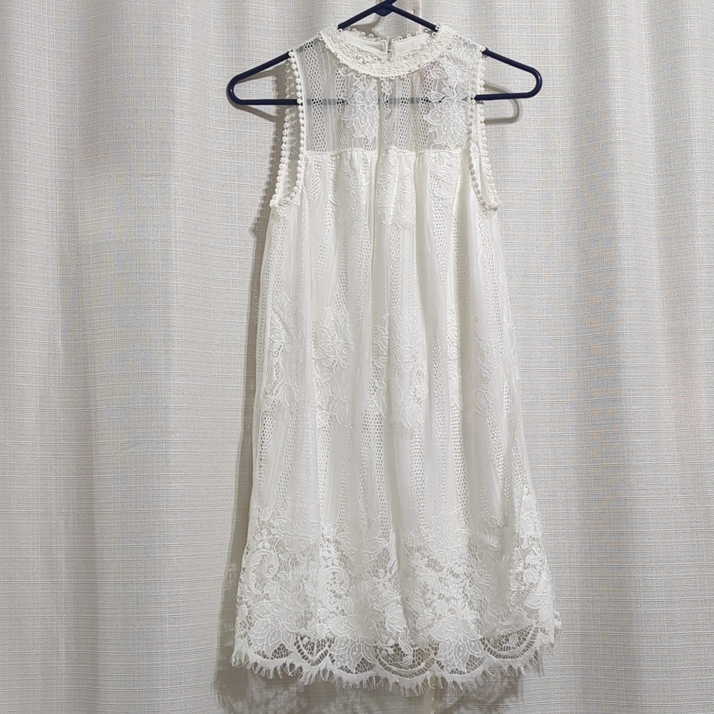 No boundaries Lace Mini Dress Xsmall White Sleeveless Lined Round Collar